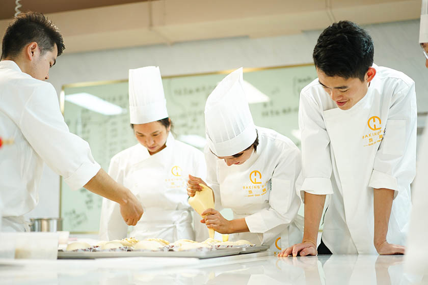 廣東學(xué)西點(diǎn)烘焙的學(xué)校哪家好？