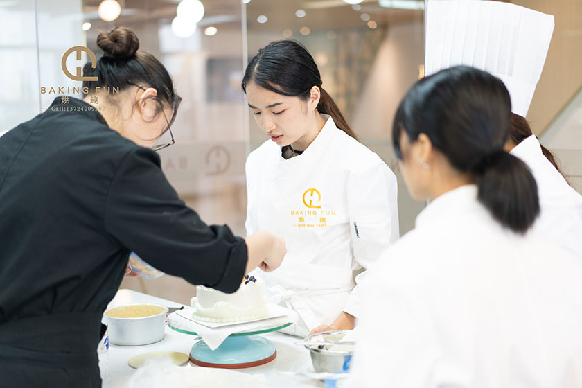 女生學西點師能賺錢